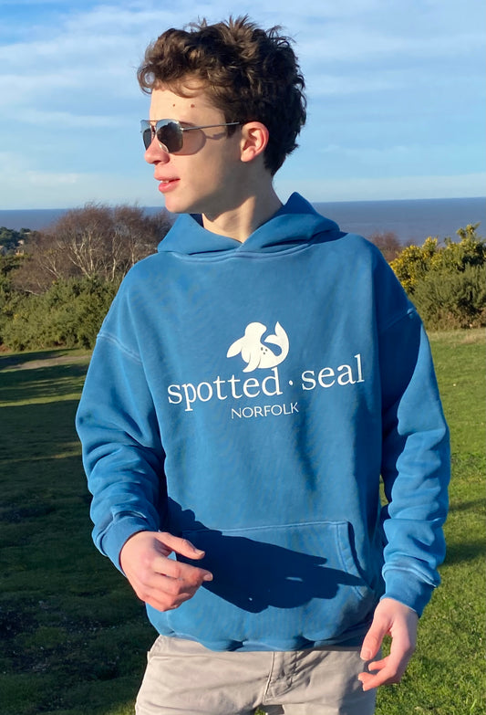 model in spotted-seal classic hoodie in dark blue Midnight sky